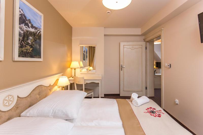 Suite (4 Adults) image 2