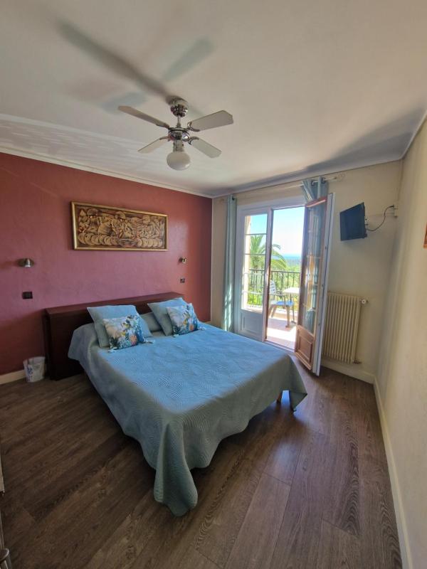Double or Twin Room with Sea View image 3