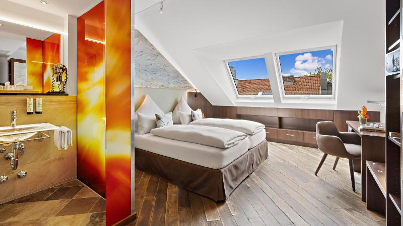Double Room image 3