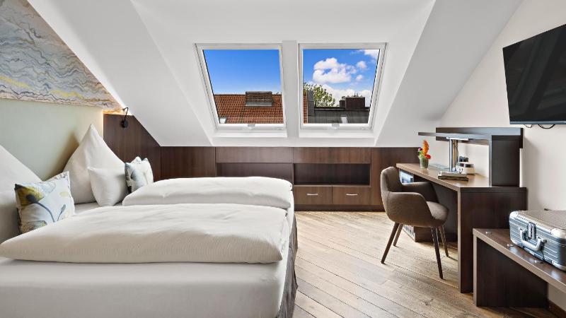 Double Room image 4