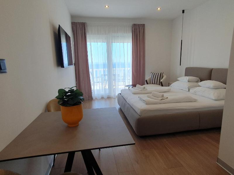 Studio with Terrace and Sea View (2 Adults) image 4