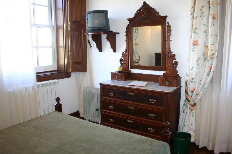 Family Room image 3