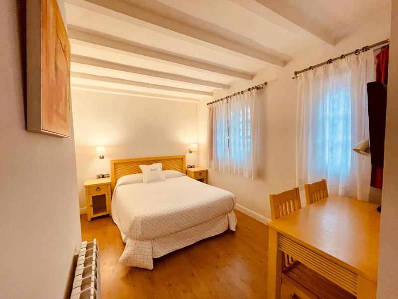 Standard Double Room image 4