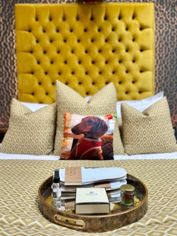 Deluxe King Room image 3