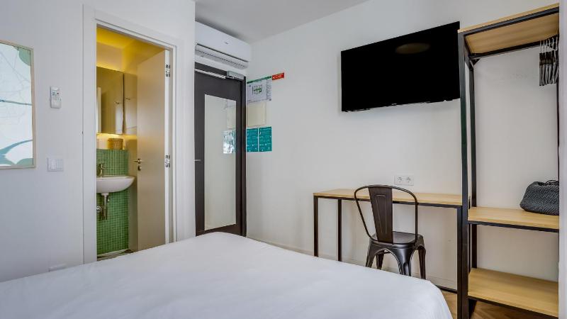 Double Room with Private Bathroom image 3