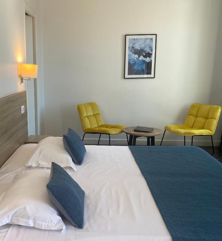 Grand Comfort Double Room image 1