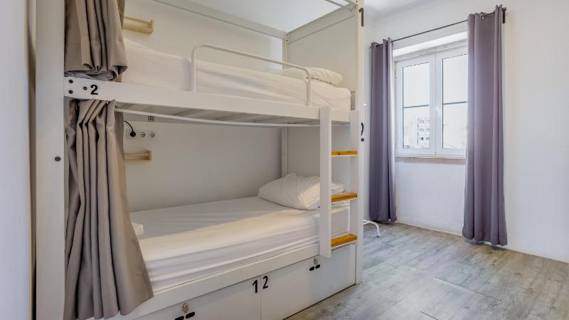 Bed in 4-Bed Mixed Dormitory Room image 1