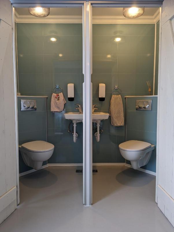 Standard Twin Room with Shared Bathroom image 2