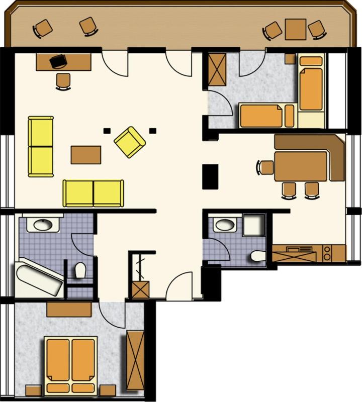 Superior Family Room with Balcony image 2