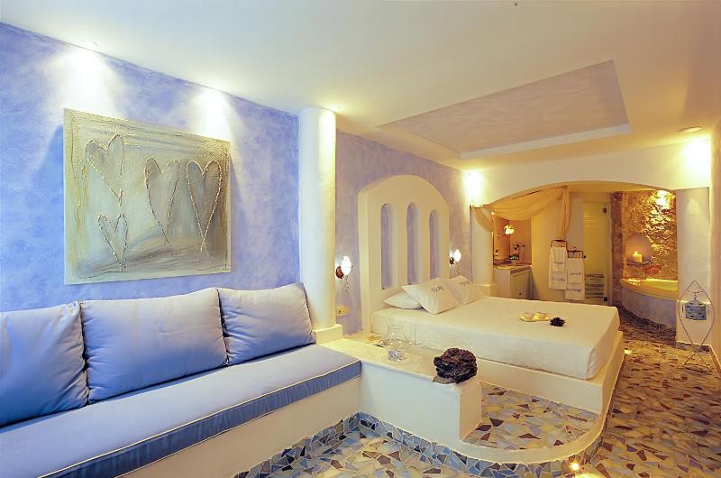 Senior Suite with Spa Bath and Caldera View image 1