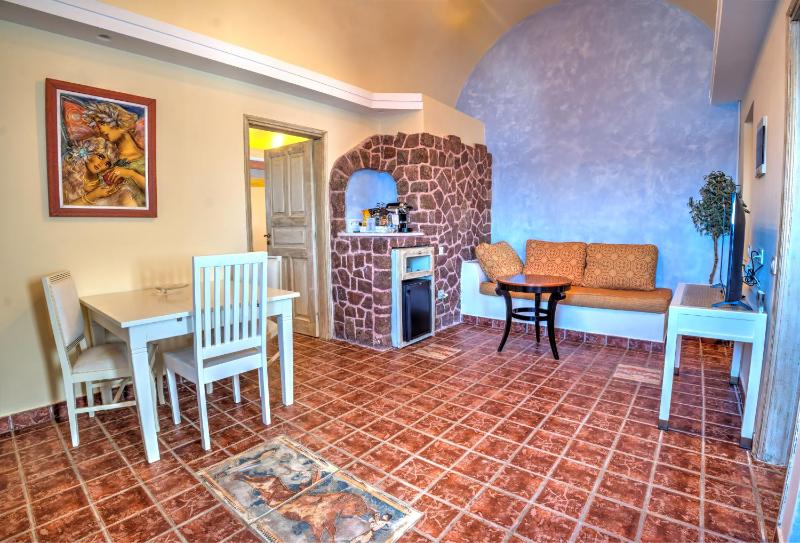 Honeymoon Suite with Spa Bath and Caldera View image 4