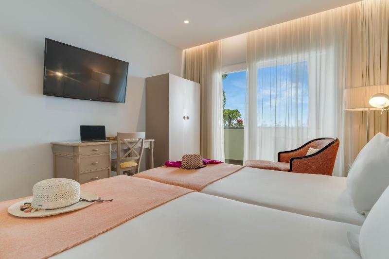 Twin Room image 1