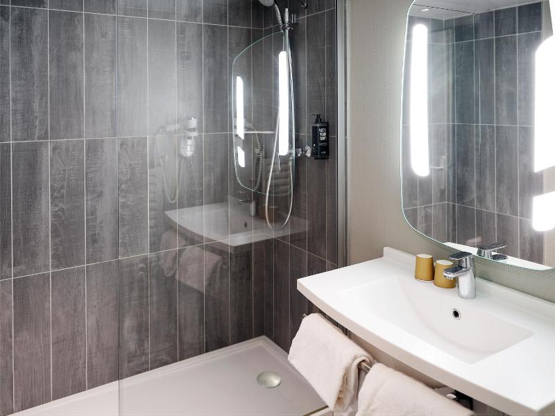 Standard Twin Room image 2