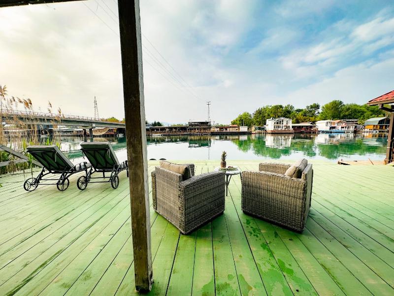 Bianca - Waterfront Villa Best location - image 11