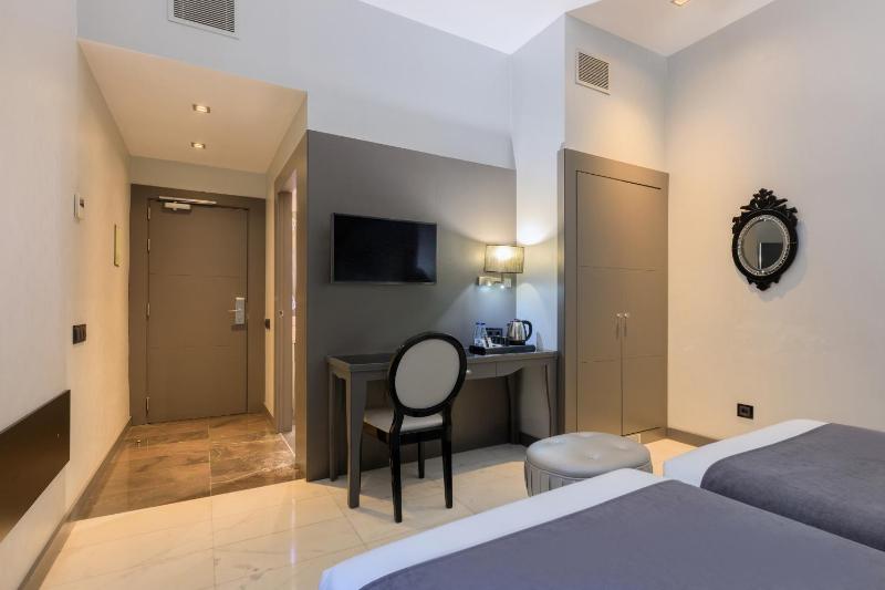 Double or Twin Room image 2