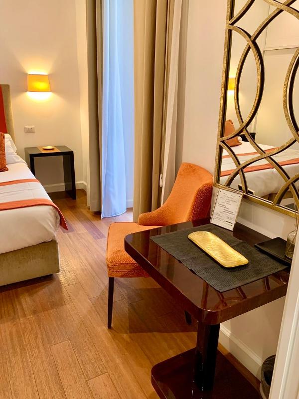 Triple Room with Balcony image 4