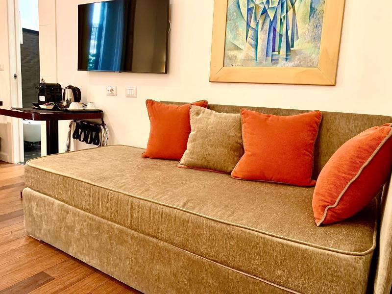 Triple Room with Balcony image 3