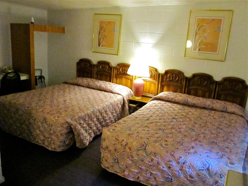 2 Queen Beds - Non-Smoking image 1