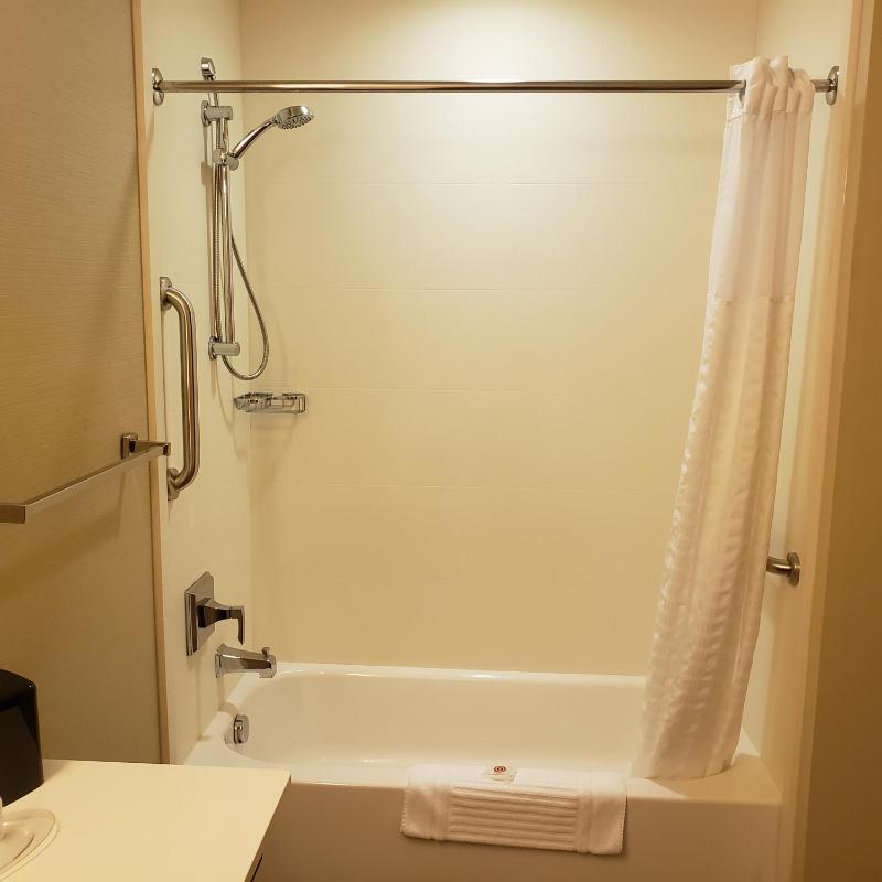 King Suite with Accessible Tub - Accessible/Non-Smoking image 3
