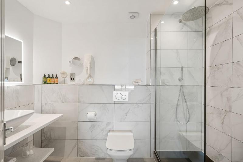 Deluxe Double Room with Sea View image 3