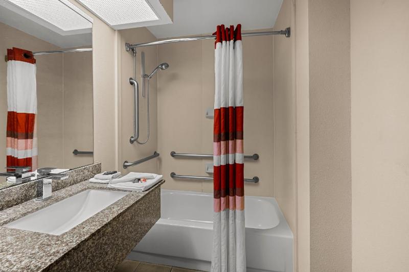 Suite Queen Room Disability Access Non-Smoking image 2