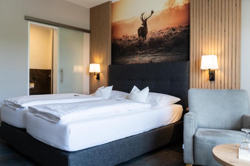 Superior Double Room with Balcony image 2