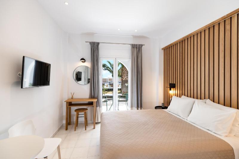 Studio (2 Adults) image 3