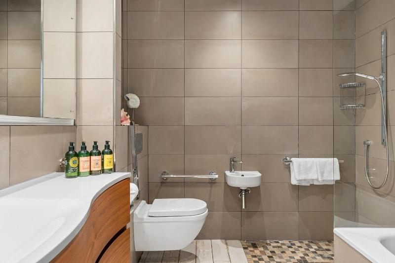 Deluxe Double or Twin Room with Terrace image 3