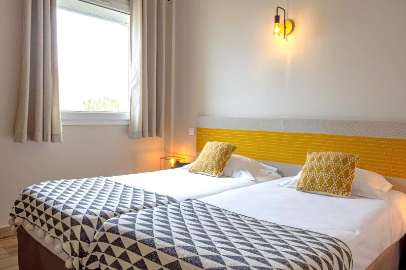 Classic Quadruple Room image 4