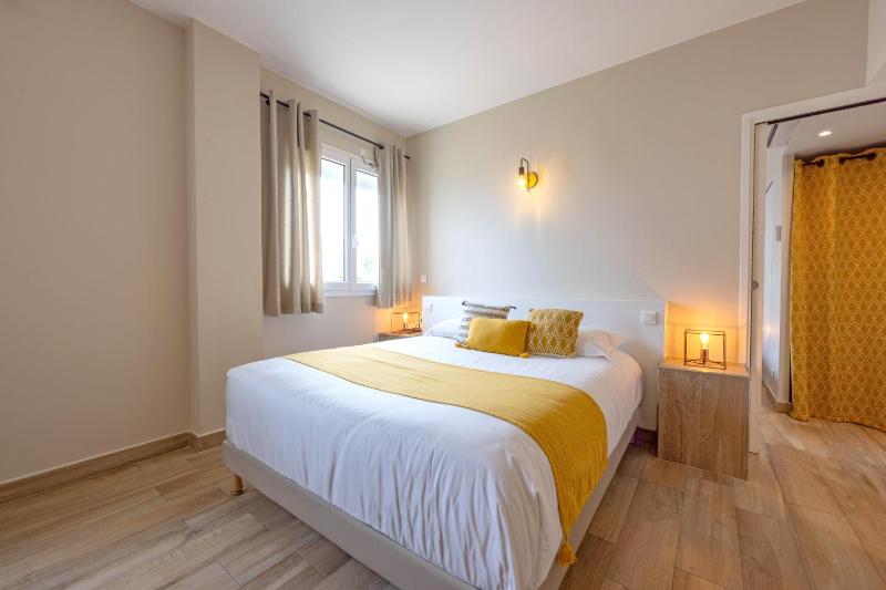 Classic Quadruple Room image 3