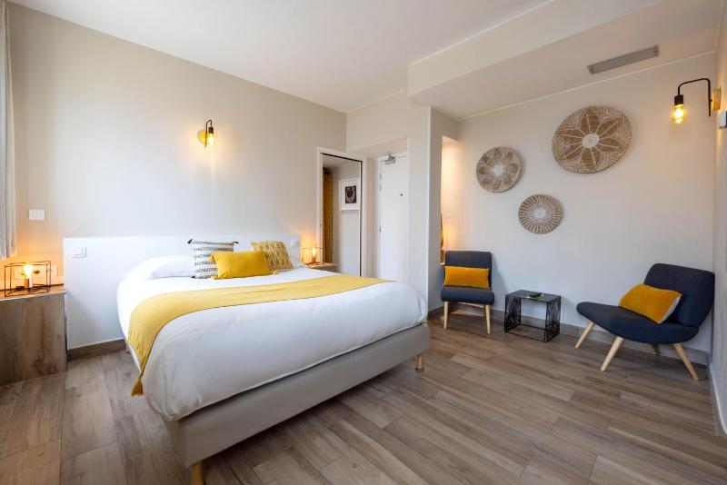 Classic Quadruple Room image 1