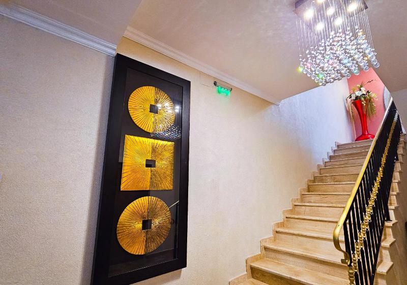 Apartment with Mountain View image 2