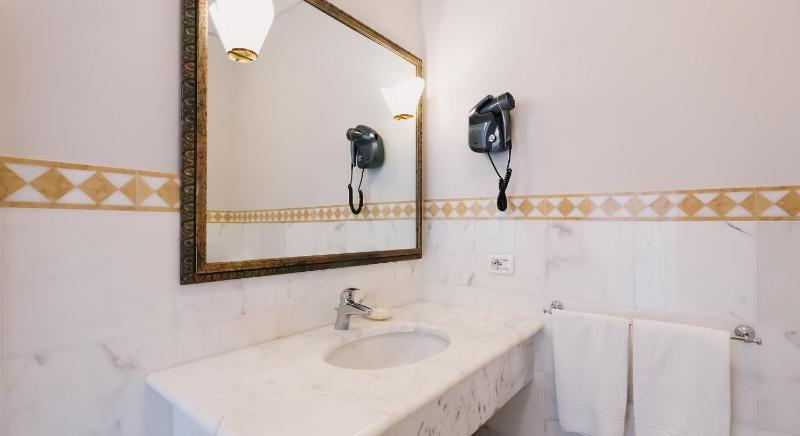 Superior Double or Twin Room with Lake View image 2