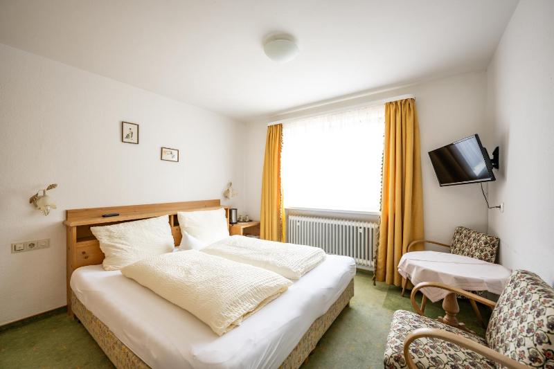 Double Room image 4
