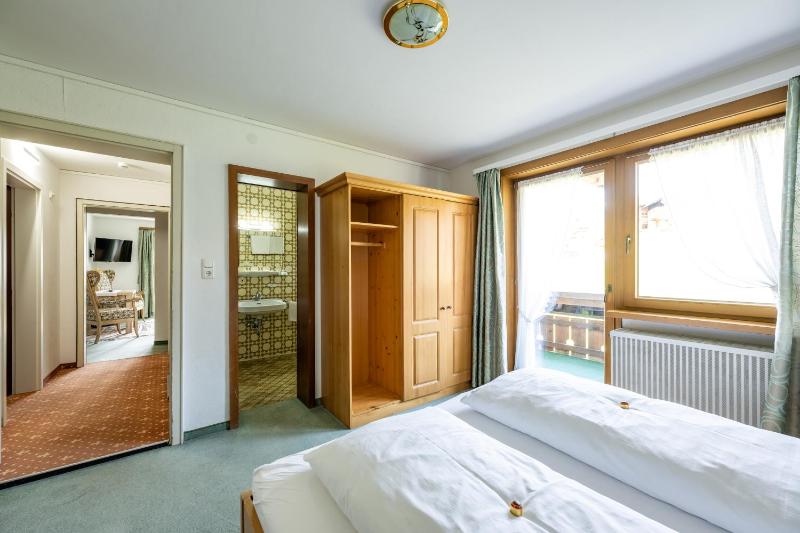 One-Bedroom Apartment image 4