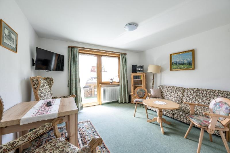 One-Bedroom Apartment image 2