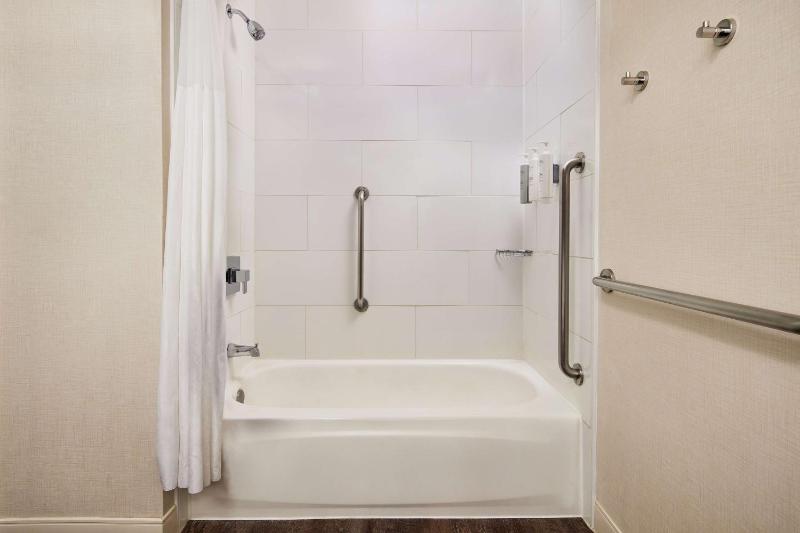 King Room - Mobility Access/Non-Smoking image 2