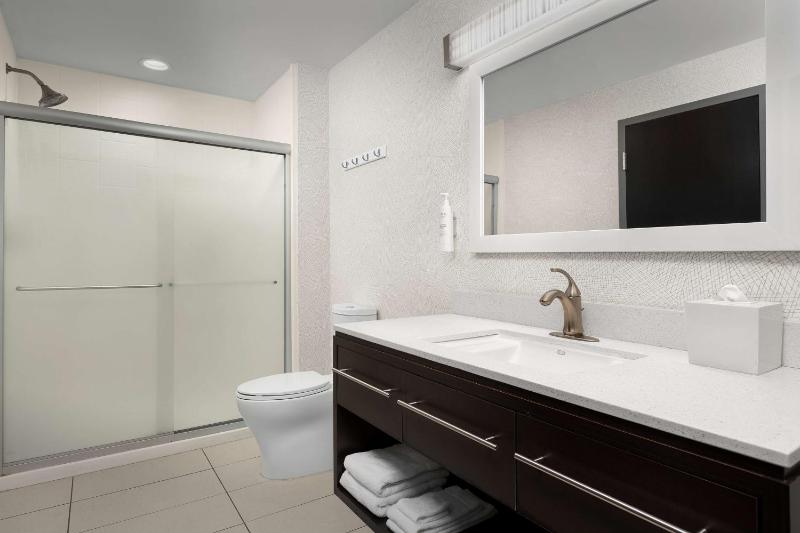 One-Bedroom King Suite - Non-Smoking image 2