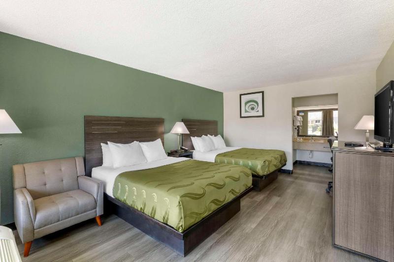 Queen Room with Two Queen Beds - Non-Smoking image 1