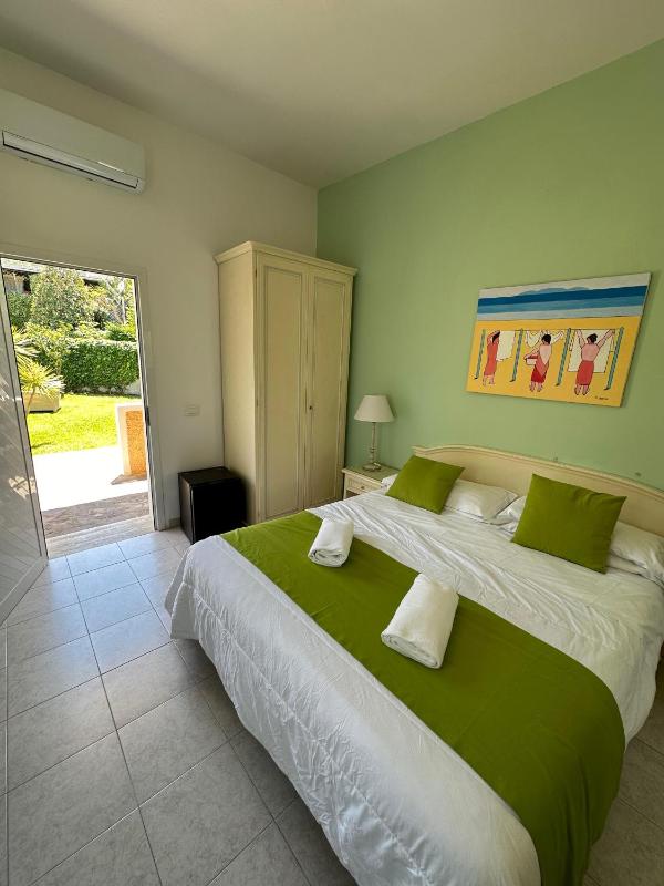 Double or Twin Room with Garden View image 2