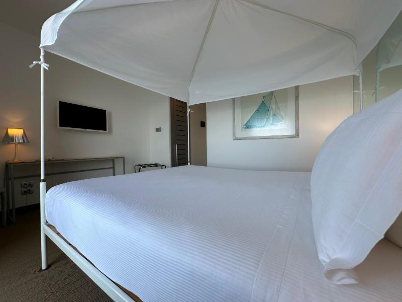 Double Room with Poster Bed