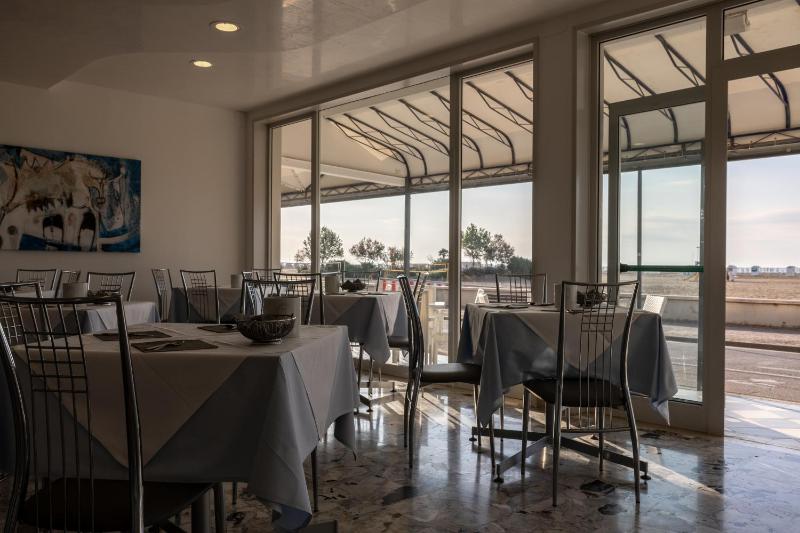 Hotel Riviera - image 8