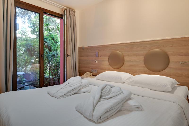 Double or Twin Room image 3
