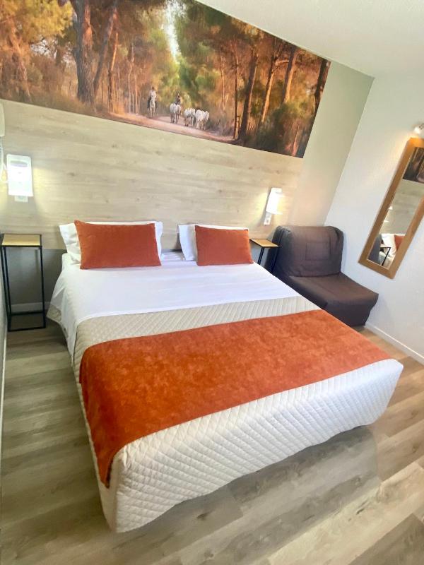 Standard Double or Twin Room image 3