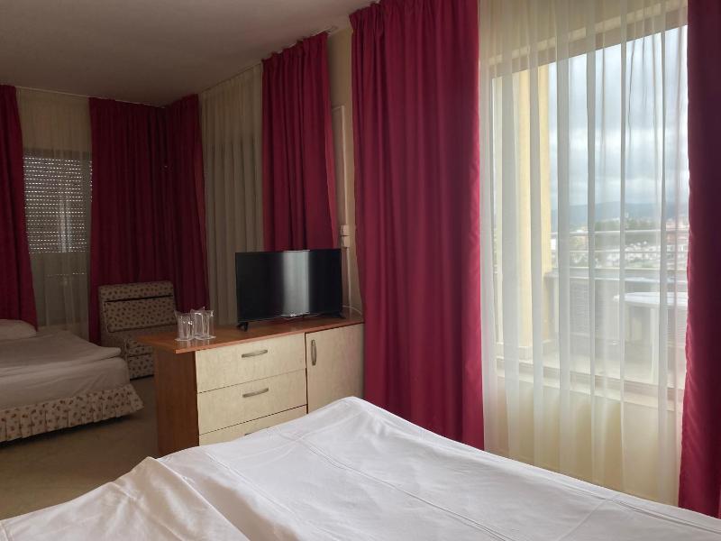 Triple Room with Balcony image 1