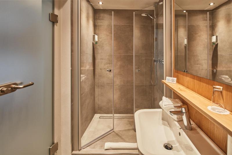 Standard Single Room image 4