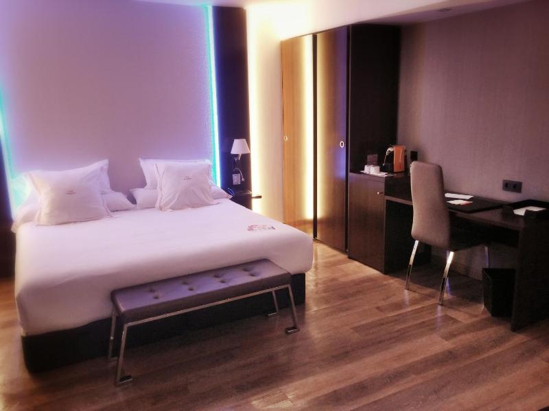 Superior Double Room with Hot Tub  and Terrace image 2