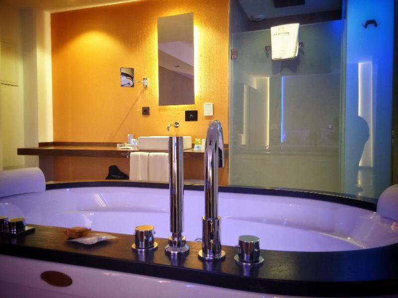Superior Double Room with Hot Tub  and Terrace image 4
