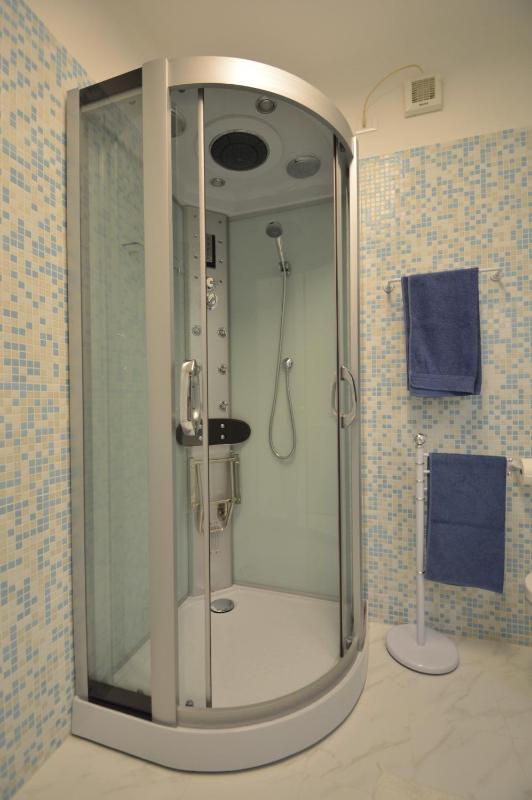 One-Bedroom Apartment with Terrace - Via Vittorio Emanuele II image 2
