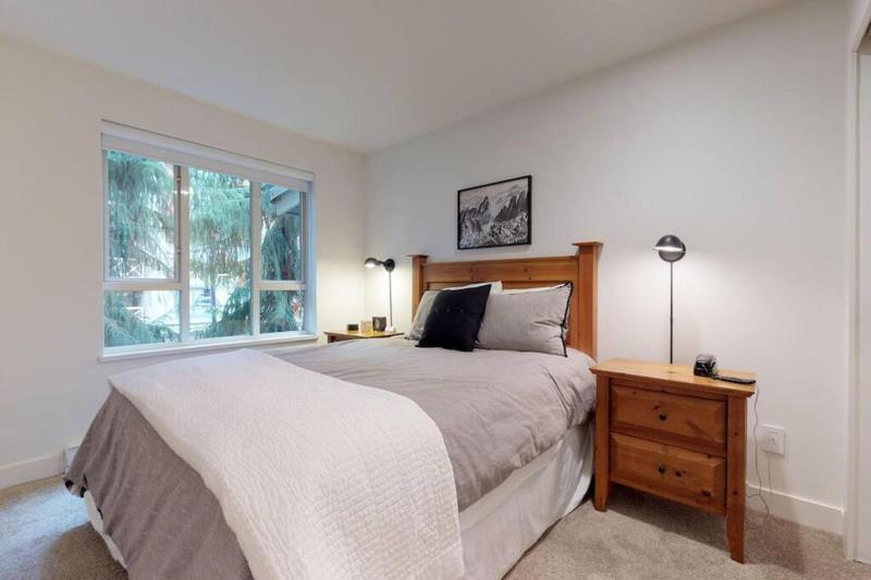 Bear Lodge Whistler Village - Spectacular Location on Village Stroll Designer Remodel - image 14